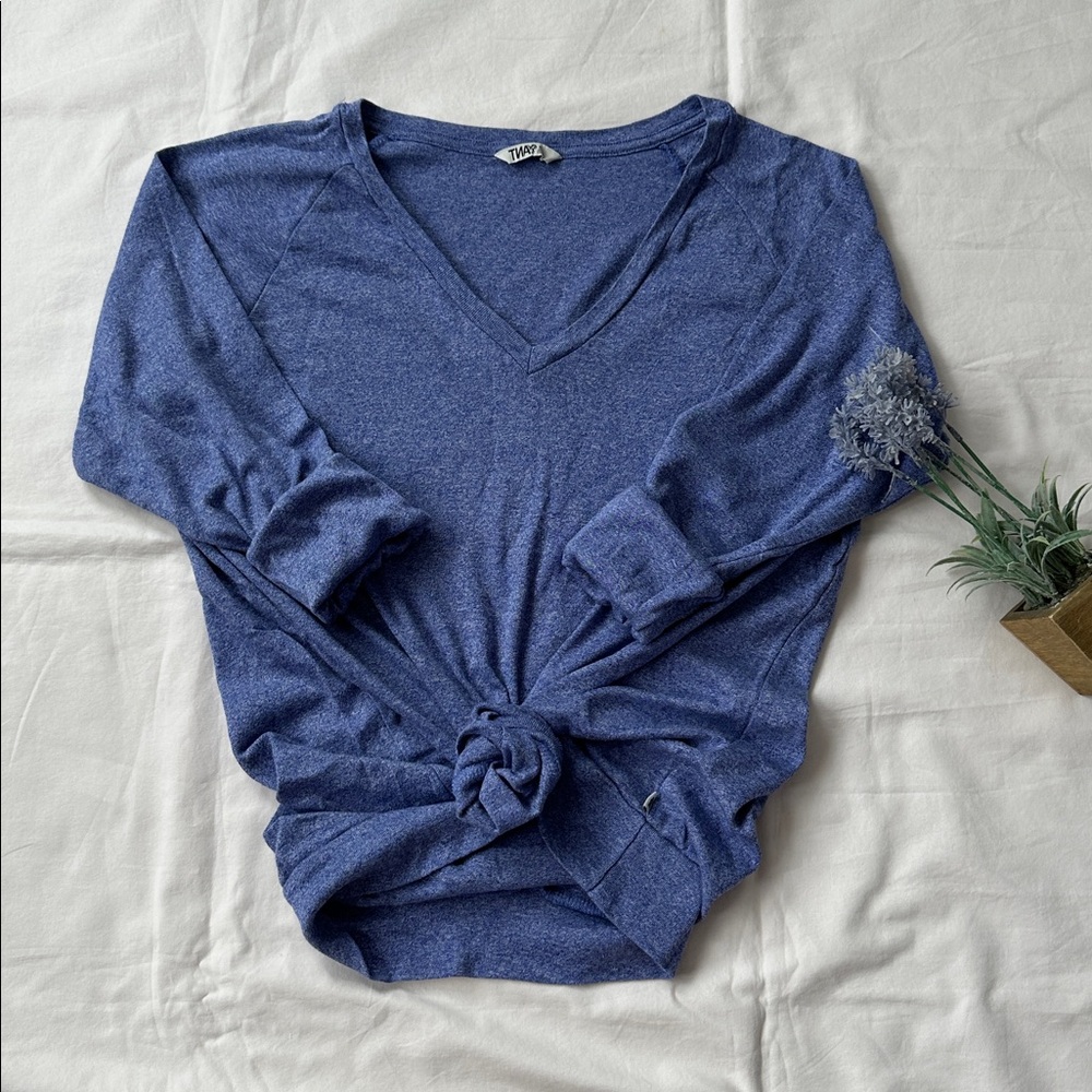 TNA Women's Long Sleeve V-Neck Top in Heather Blue
